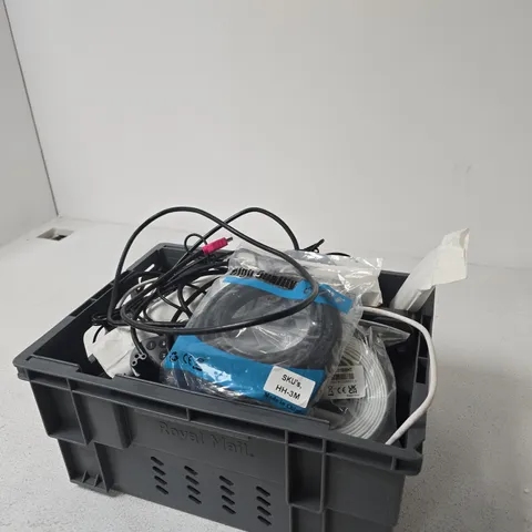 APPROXIMATELY 10 ASSORTED ELECTRICAL ITEMS INCLUDING SKY REMOTE AND HIGH QUALITY CABLE 