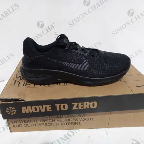 BOXED NIKE FLEX EXPERIENCE SHOE - UK SIZE 5