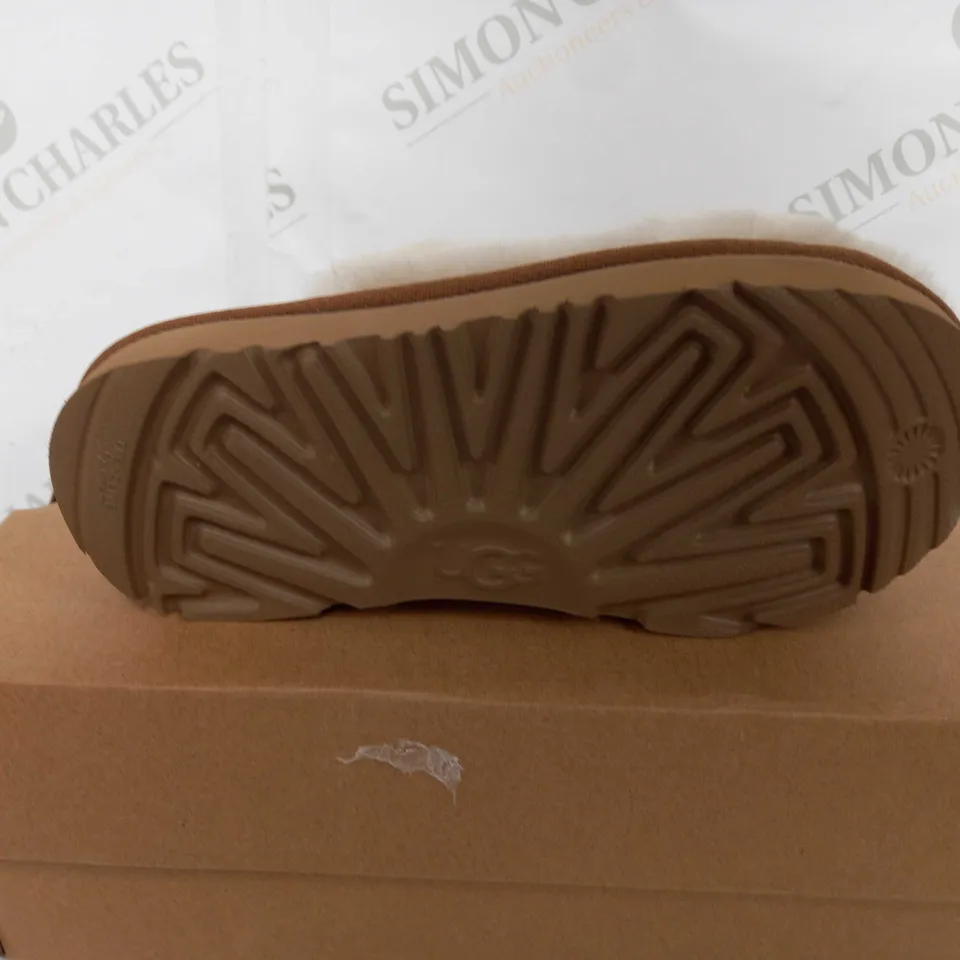 BOXED PAIR OF UGG FLUFF YEAH CLOG JUNIOR - UK 12