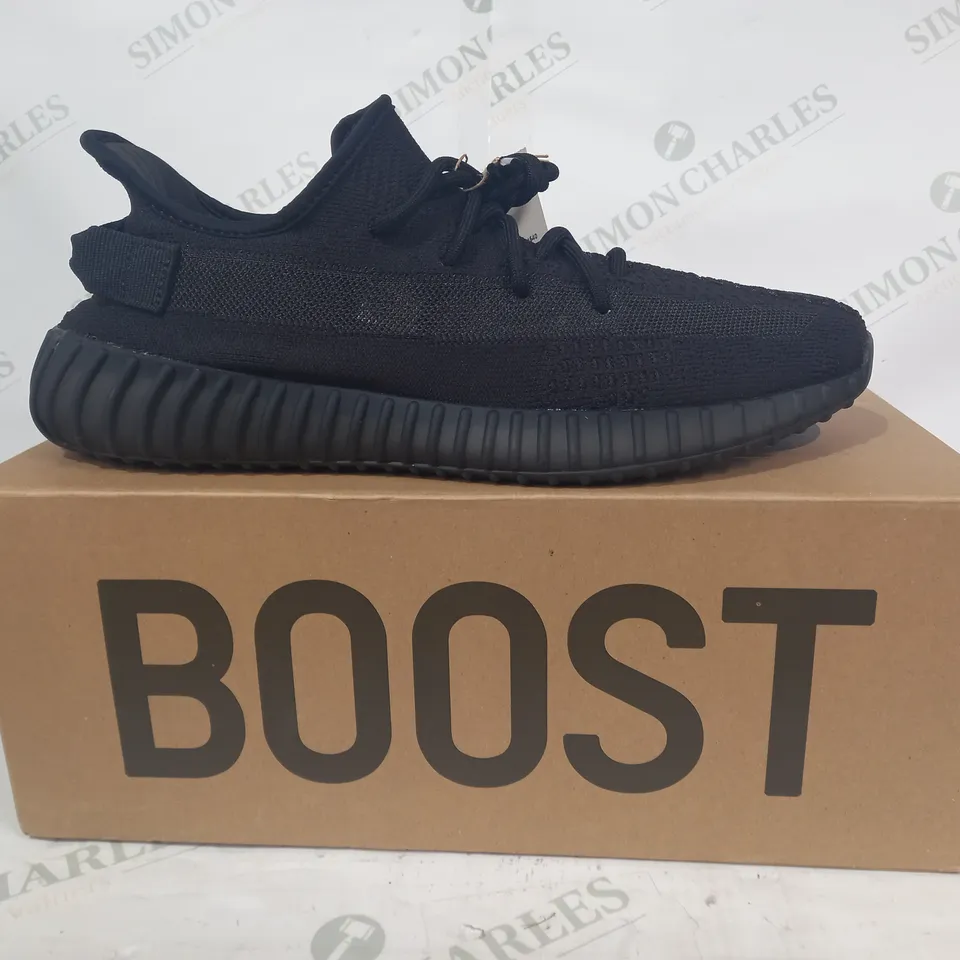 BOXED PAIR OF ADIDAS YEEZY BOOST 350 V2 SHOES IN BLACK UK SIZE 11.5