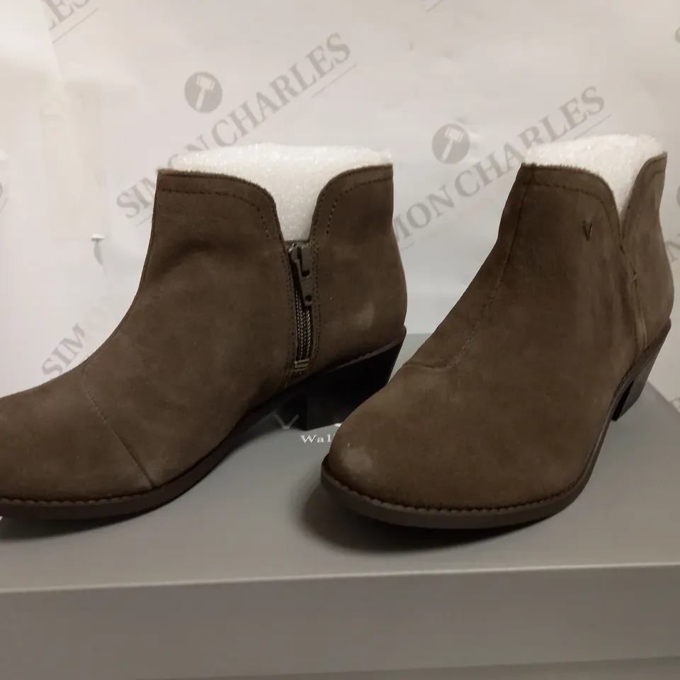BRAND NEW VIONIC ORTHOTIC FELICITY LIV ANKLE BOOTS GREIGE SIZE 3