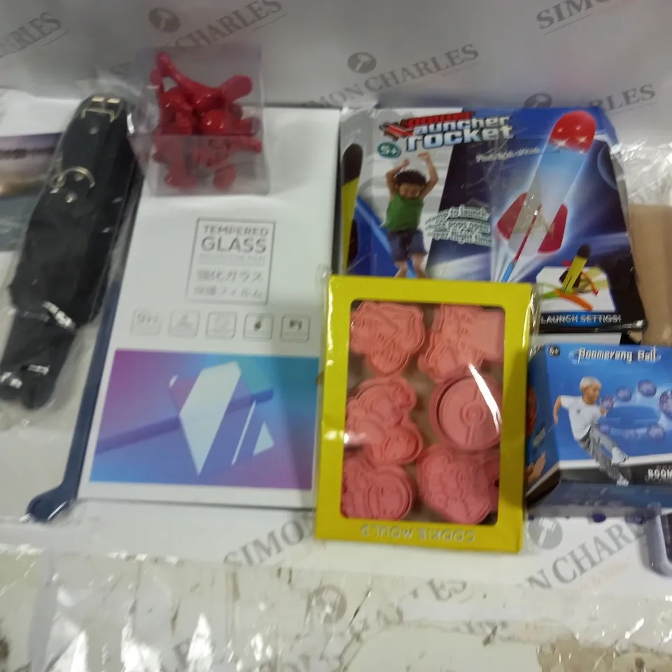 LARGE QUANTITY OF ASSORTED ITEMS TO INCLUDE POWER ROCKET LAUNCHER, COOKIE MOULDS AND PHONE CASE