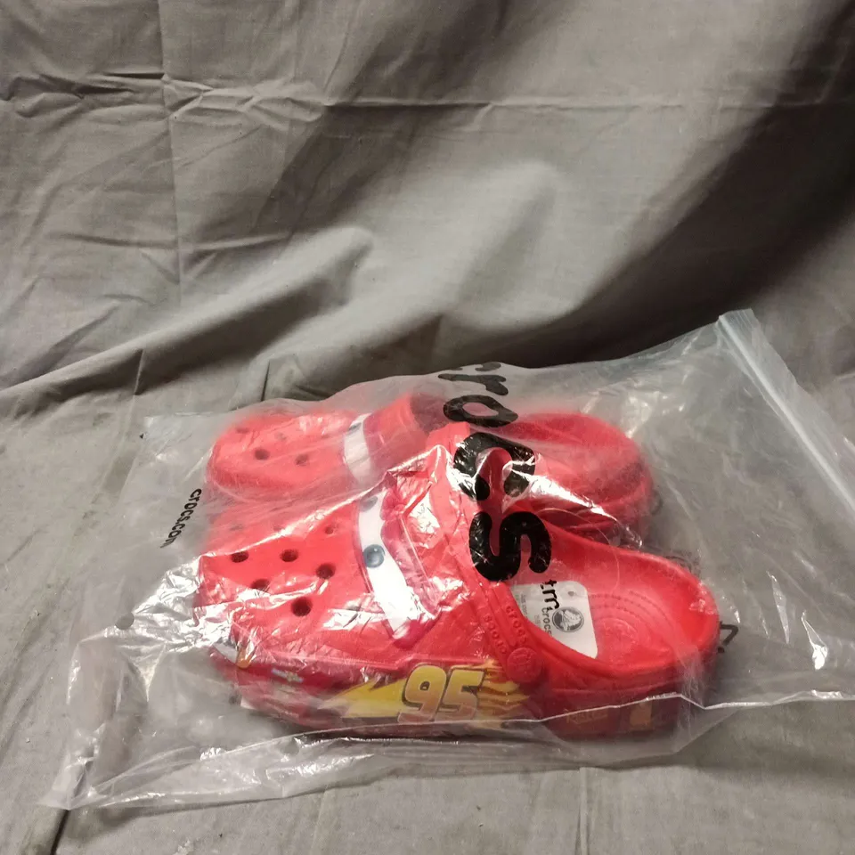 BAGGED PAIR OF LIGHTING MCQUEEN CROCS SIZE JUNIOR 3