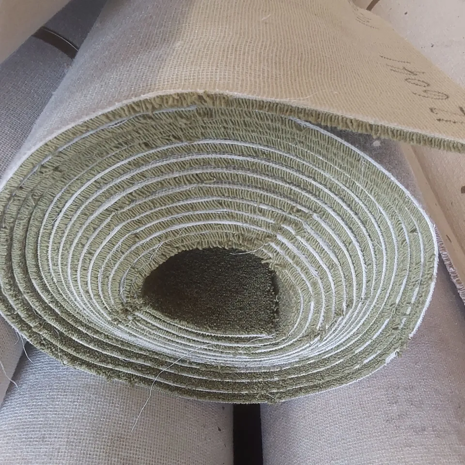 ROLL OF QUALITY DIMENSIONS PLAINS CARPET - APPROXIMATELY 5 x 10.5m
