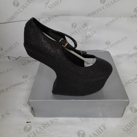 BOXED PAIR OF CASANDRA PLATFORM STRAP SHOE IN BLACK GLITTER SIZE 8