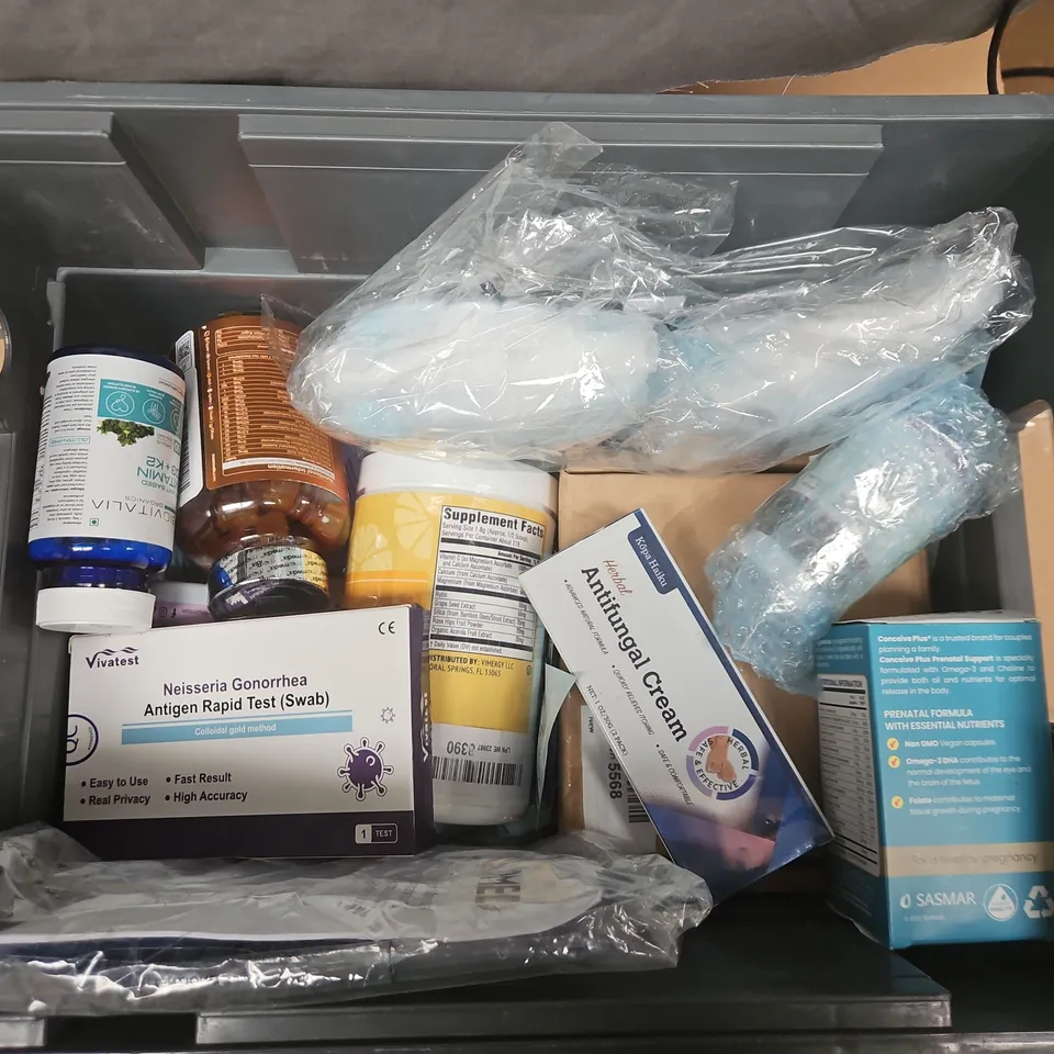 TOTE OF APPROXIMATELY 15 ASSORTED HEALTHCARE PRODUCTS TO INCLUDE OVULATION TESTS - NUTRITION GEEKS SUPPLEMENTS AND SUPERSELF VITAMIN D3 DROPS