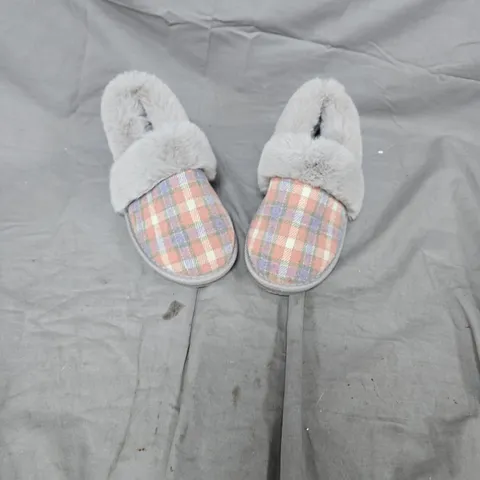 PASTEL PLAID FLEECE-LINED SLIPPERS - WOMEN'S INDOOR FOOTWEAR SIZE 5