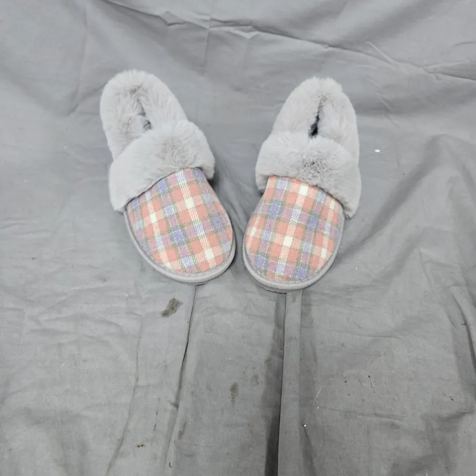 PASTEL PLAID FLEECE-LINED SLIPPERS - WOMEN'S INDOOR FOOTWEAR SIZE 5