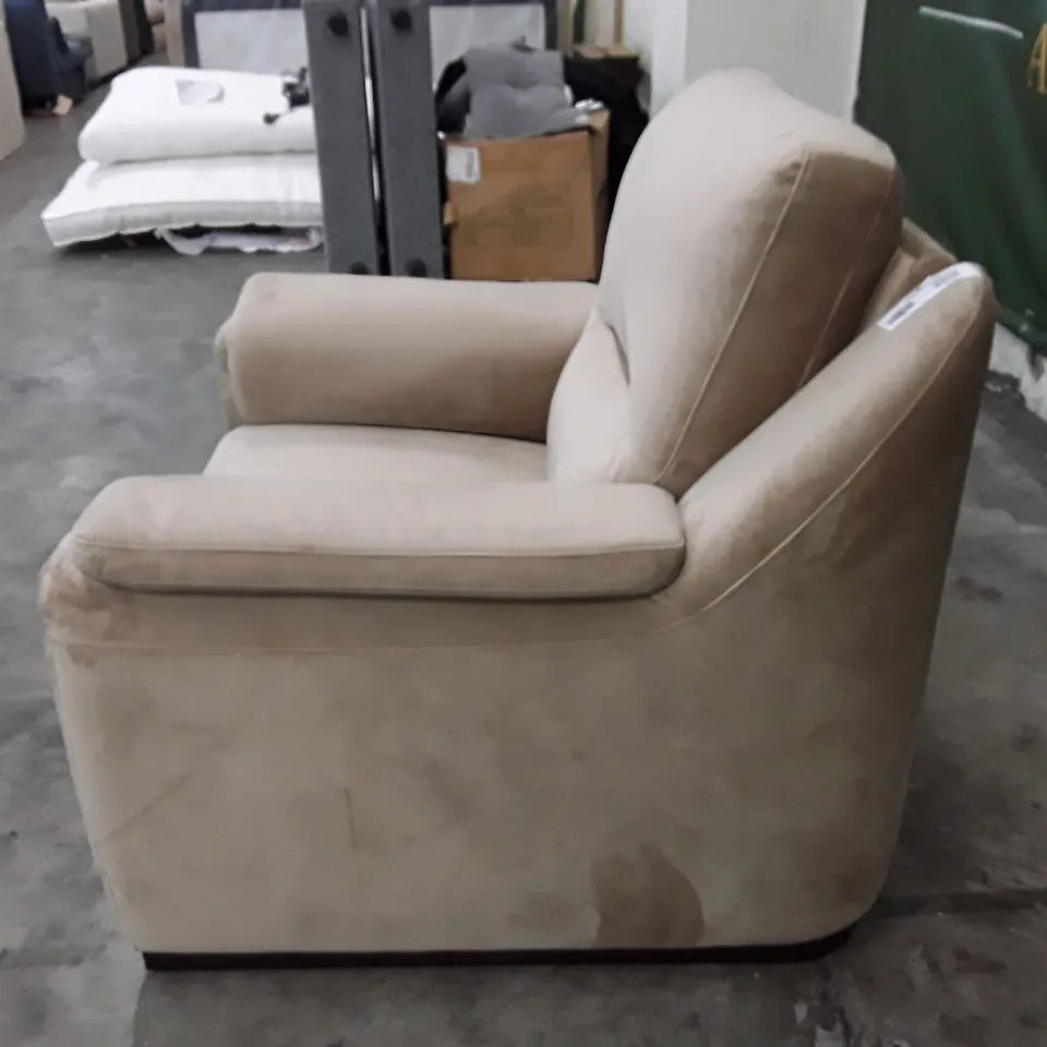 QUALITY ITALIAN DESIGNER AVOLA NEW ELECTRIC RECLINER CHAIR - BEIGE VELVET FABRIC