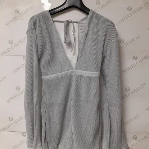 PRETTLITTLETHING GLITTER PLISSE FLARE SLEEVE PLUNGE PLAYSUIT IN SILVER SIZE 6