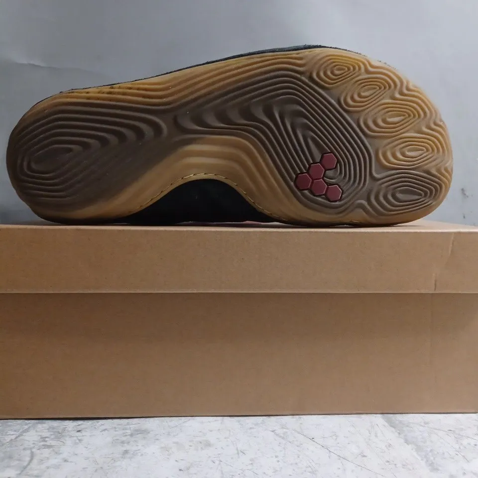 BOXED PAIR OF VIVO BAREFOOT SHOES IN BLACK SIZE UK 11