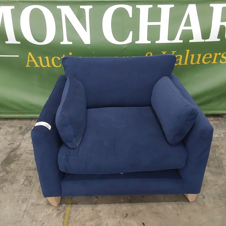 QUALITY BRITISH MADE LOUNGE Co EASY CHAIR WITH BOLSTER CUSHIONS BLUE PLUS FABRIC