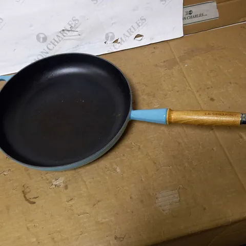LE CREUSET SIGNATURE CAST IRON FRYING PAN