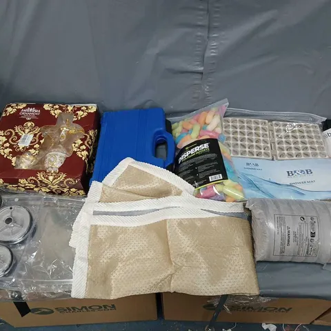 BOX OF APPROXIMATELY 15 ASSORTED ITEMS TO INCLUDE - PVA FOAM NUGGETS, SHOWER MAT, AND WALLFIX COVER ETC.