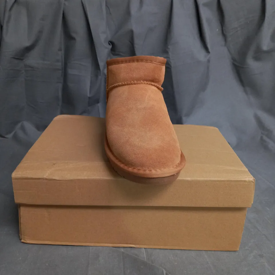 BOXED CLASSIC MINI UGG SUEDE BOOT SIZE 5