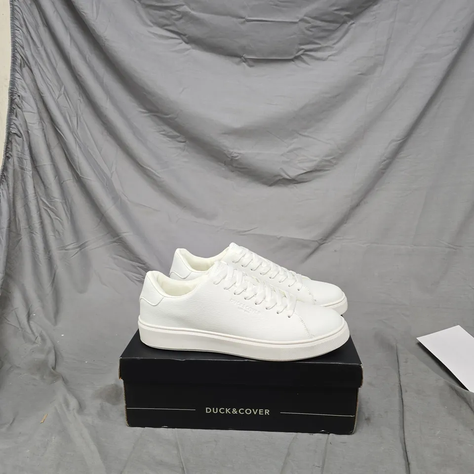 DUCK & COVER WHITE LEATHER SNEAKER SIZE 11