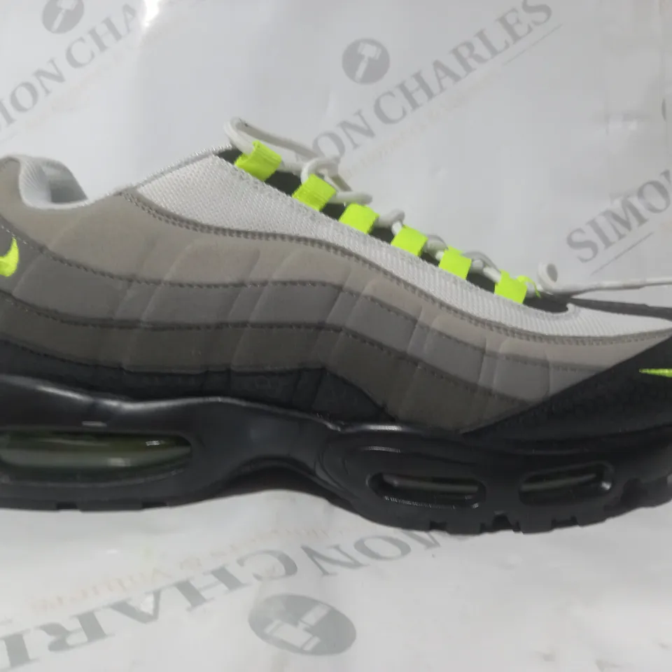 BOXED PAIR OF NIKE AIR MAX 95 ESSENTIAL SHOES IN BLACK/GREY/GREEN UK SIZE 11