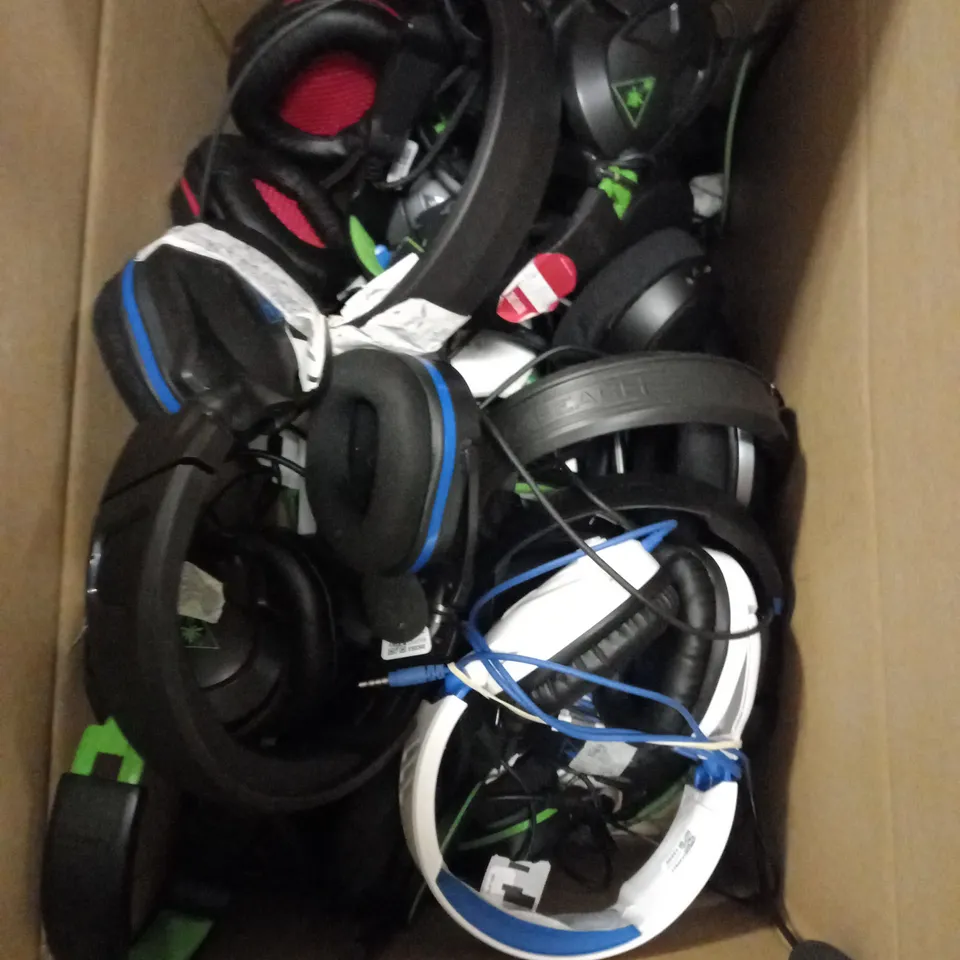LOT OF APPROXIMATELY 20 LOOSE GAMING HEADSETS OF VARYING MODELS AND MAKES SUCH AS TURTLE BEACH, STEELSERIES, RAZER, ETC