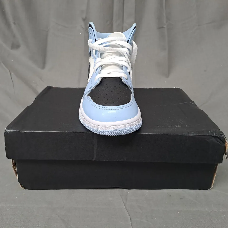BOXED PAIR OF NIKE AIR JORDAN 1 MID SHOES IN BLUE/BLACK/WHITE UK SIZE 5