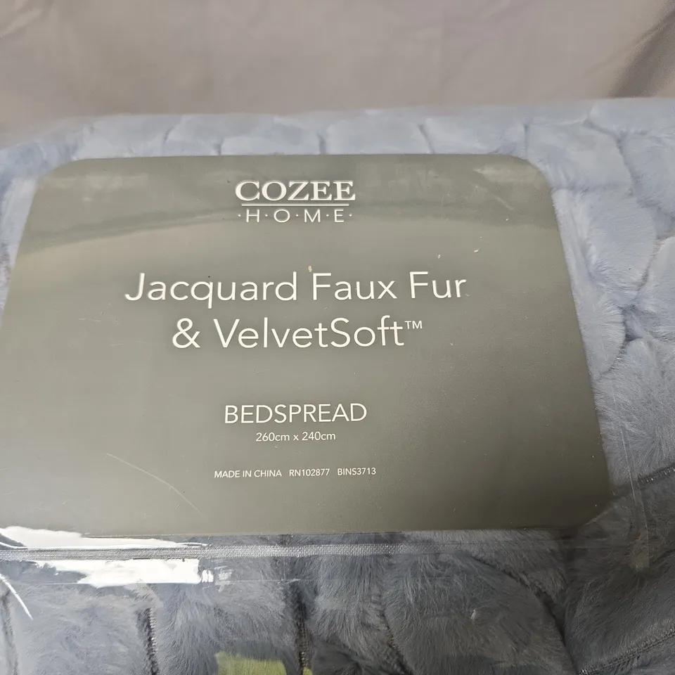 Cozee Home Jacquard Faux Fur & VelvetSoft Bedspread, 260 x 240 cm