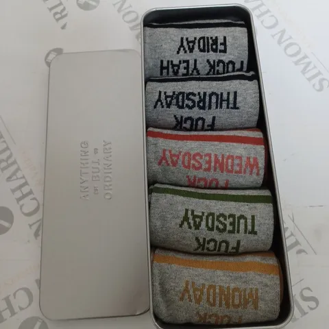 TYPO TIN OF SOCKS - 5 PAIRS