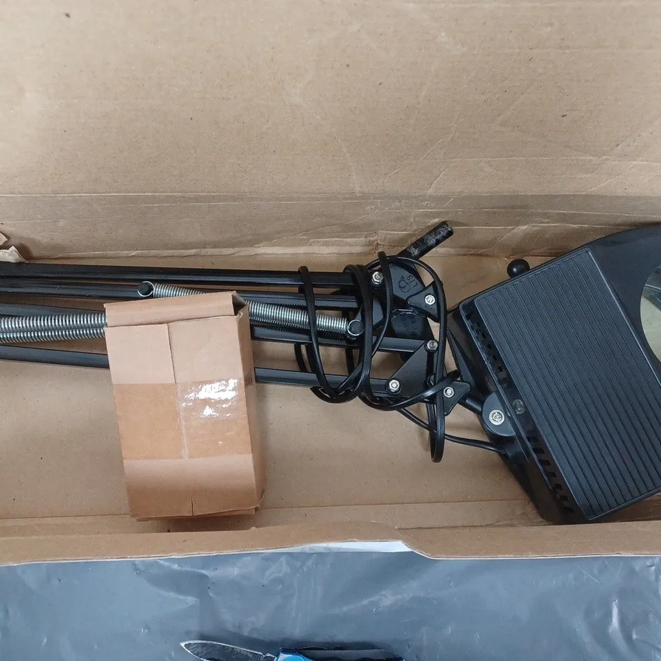 BOXED STANDING DAYLIGHT MAFNIFYING LAMP
