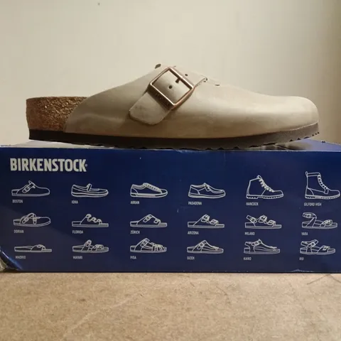 BOXED PAIR OF BIRKENSTOCK BOSTON BS SHOES IN TABACCO BROWN SIZE UK 7.5