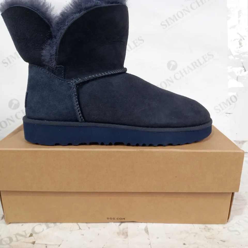 BOXED PAIR OF UGG CLASSIC CUFF MINI SHOES IN BLUE UK SIZE 4.5