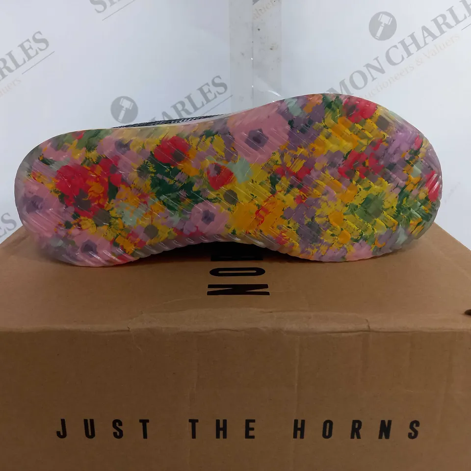 BOXED NO BULL SF TRAINERS+ LOW - UK 8 