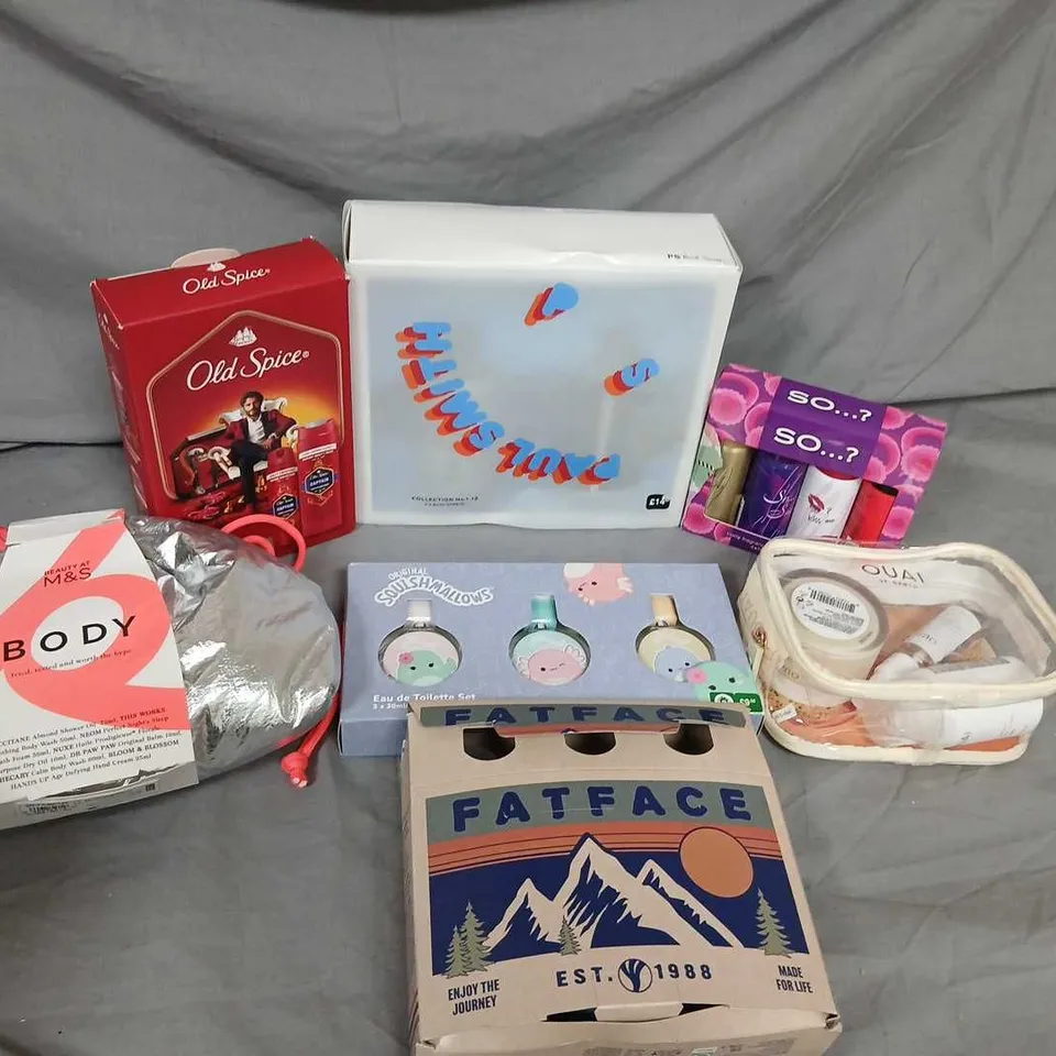 APPROXIMATELY SEVEN ASSORTED COSMETICS GIFT SETS TO INCLUDE; OLD SPICE, SO...., PAUL SMITH, M AND S, FAT FACE AND QUAI