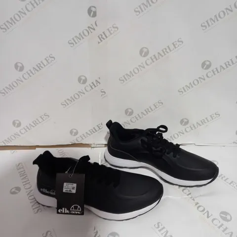 UNBOXED PAIR OF ELLESSE GOLD TRAINERS SIZE UK 8