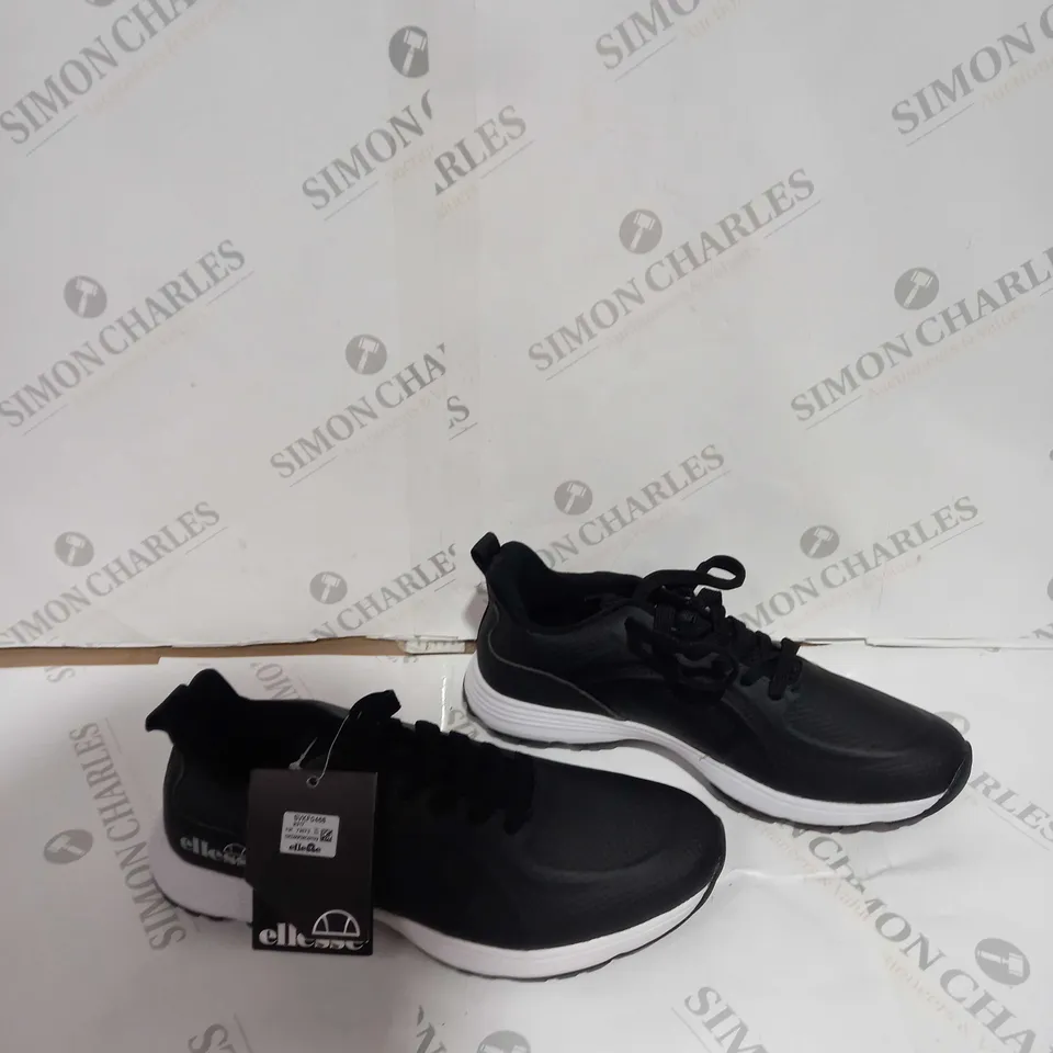 UNBOXED PAIR OF ELLESSE GOLD TRAINERS SIZE UK 8 