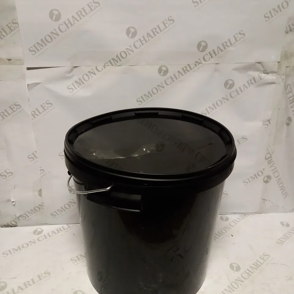 BLACK PLASTIC WATER BUCKET 