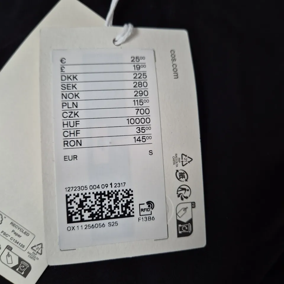 EGO COS BLACK SHORT-SLEEVE T‑SHIRT 