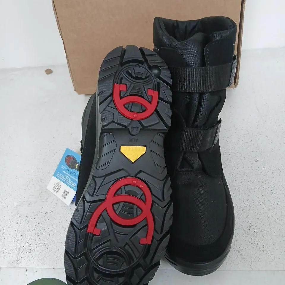 MEN'S SNOW BOOTS – BLACK, UK 9.5 (EU 44)