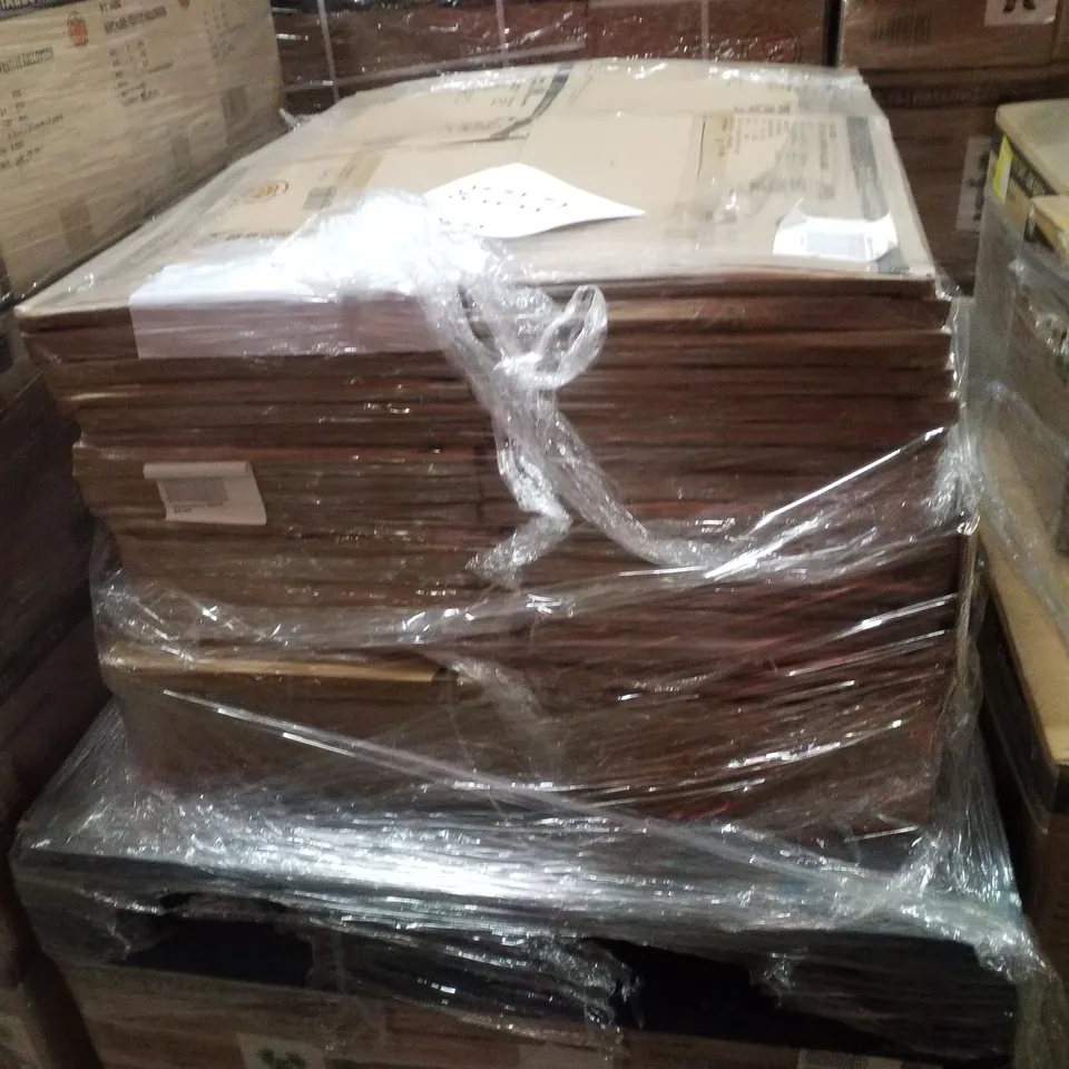 PALLET CONTAINING APPROXIMATELY 88 BOXES OF 24 BRAND NEW HALLOWEEN DECORATIVE "ENTER IF YOU DARE" SIGNS