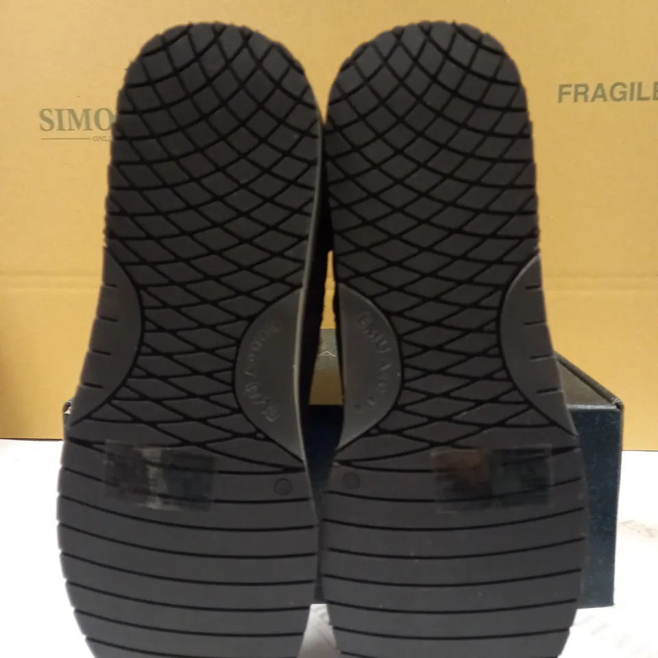 EMU AUSTRALIA BEACH OXLEY - DARK GREY/BLACK - SIZE 9