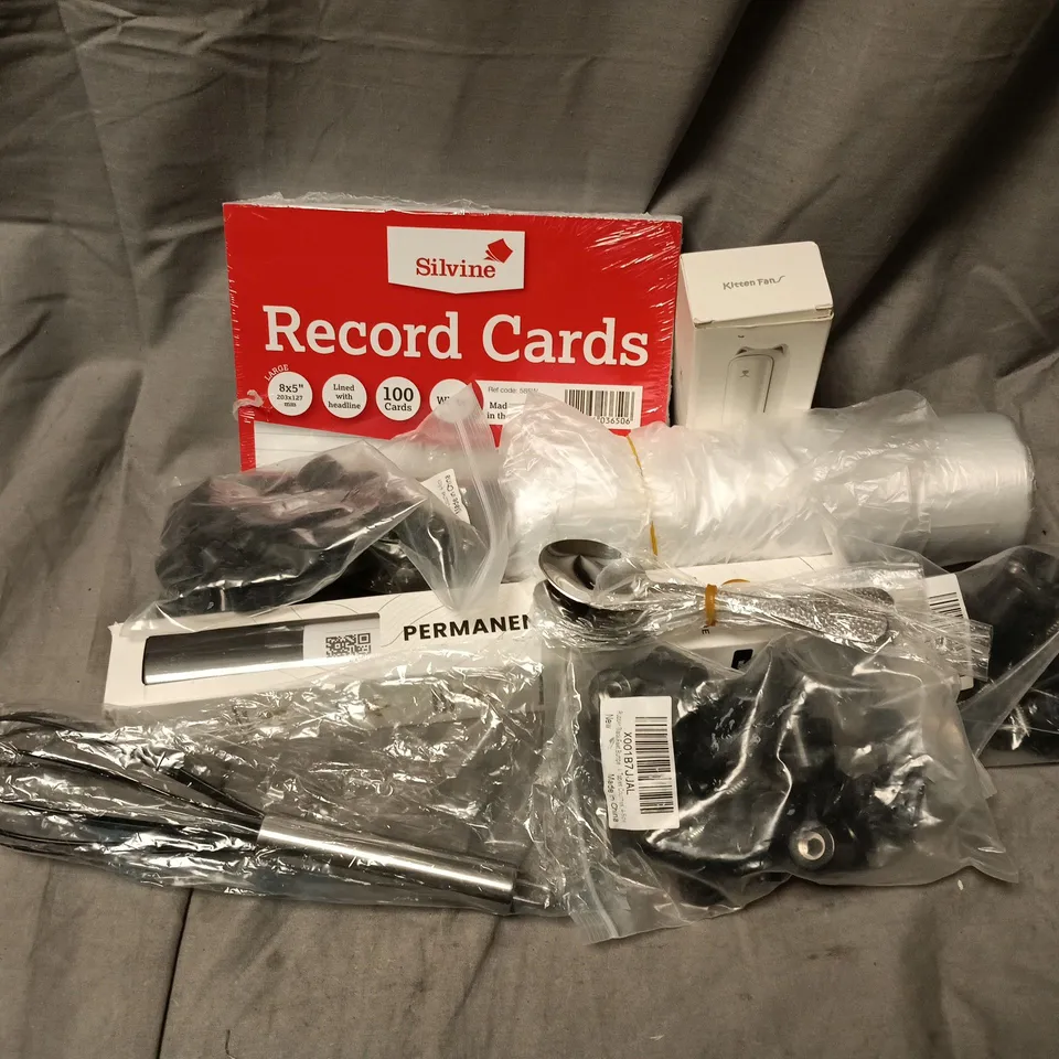 APPROXIMATELY 12 ASSORTED HOUSEHOLD ITEMS TO INCLUDE RECORD CARDS, KITTEN FAN, PERMANENT VINYL, ETC