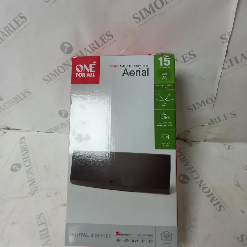 BOX OF ASSORTED ELECTRONICAL ITEMS TO INCLUDE RADIOS, AERIALS, EARPHONES ETC - COLLECTION ONLY 