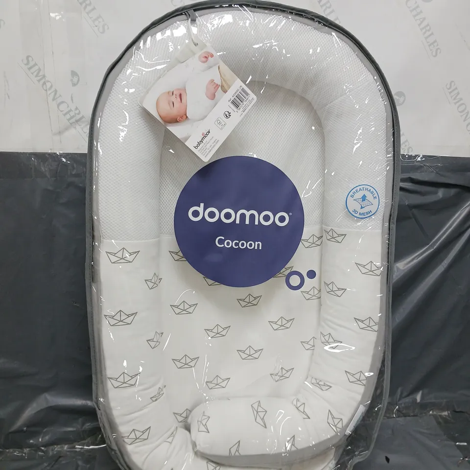 BABYMOOV DOOMOO COTTON COCOON - ORIGAMI BOATS RRP £99.99