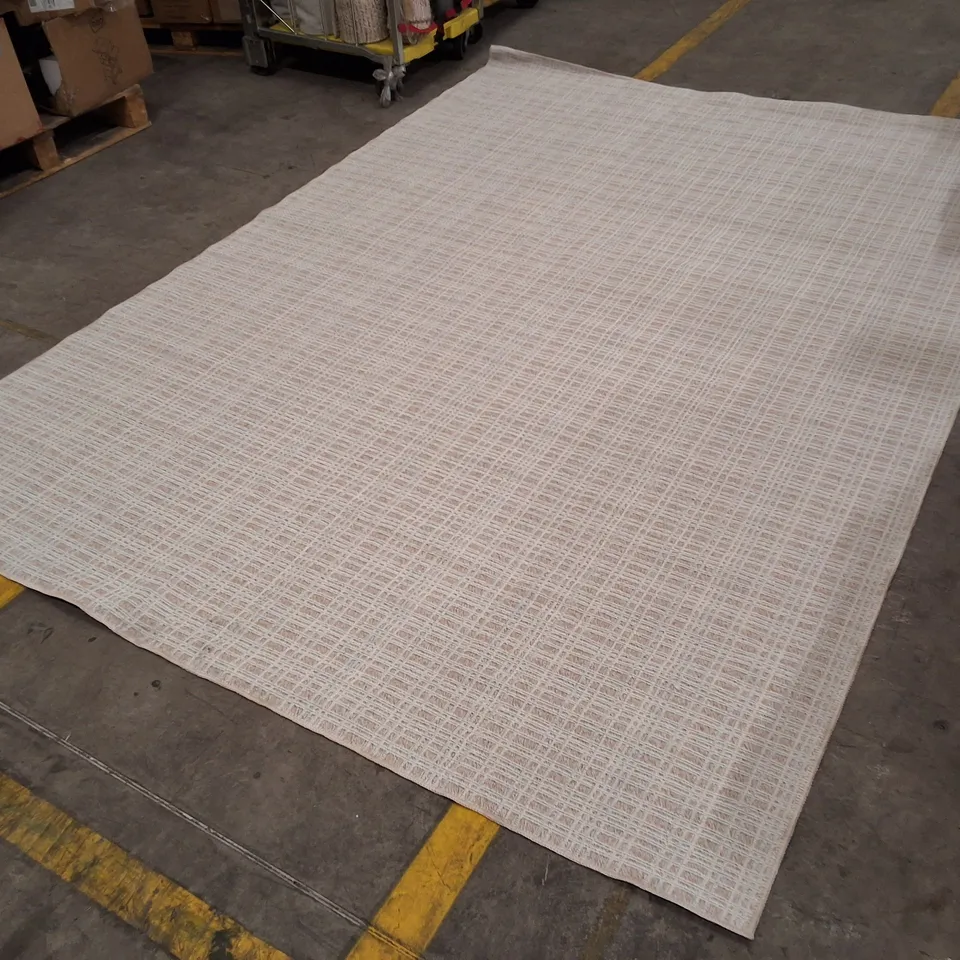 LARGE LIGHT-GREY WOVEN RUG APPROXIMATELY 240×330CM