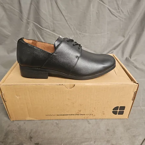 BOXED PAIR OF SHOES FOR CREWS MADISON 3 WOMENS SHOE IN BLACK SIZE UK 6