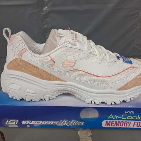 BOXED PAIR OF SKECHERS D'LITES TRAINERS IN WHITE/PINK - UK 7