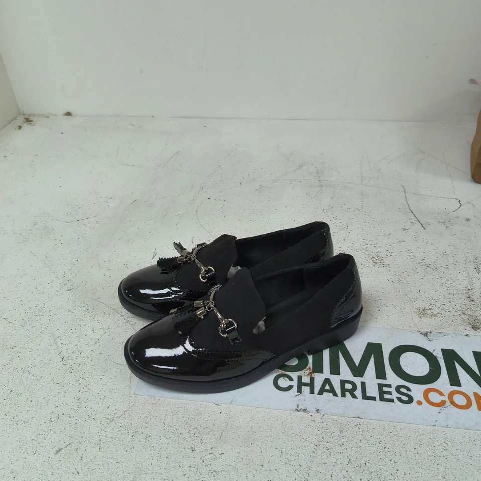 SIMPLY BE  BLACK PATENT LEATHER LOAFERS WITH HORSEBIT – UK 6