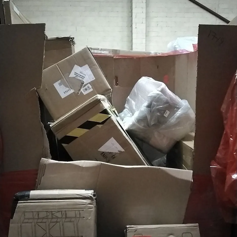 PALLET OF HOUSEHOLD ITEMS TO INCLUDE STONE MAT, GIGI BUILDING BLOCKS, BOOKSHELF,  BRUCE HEATER AND OTHER ASSORTED ITEMS...