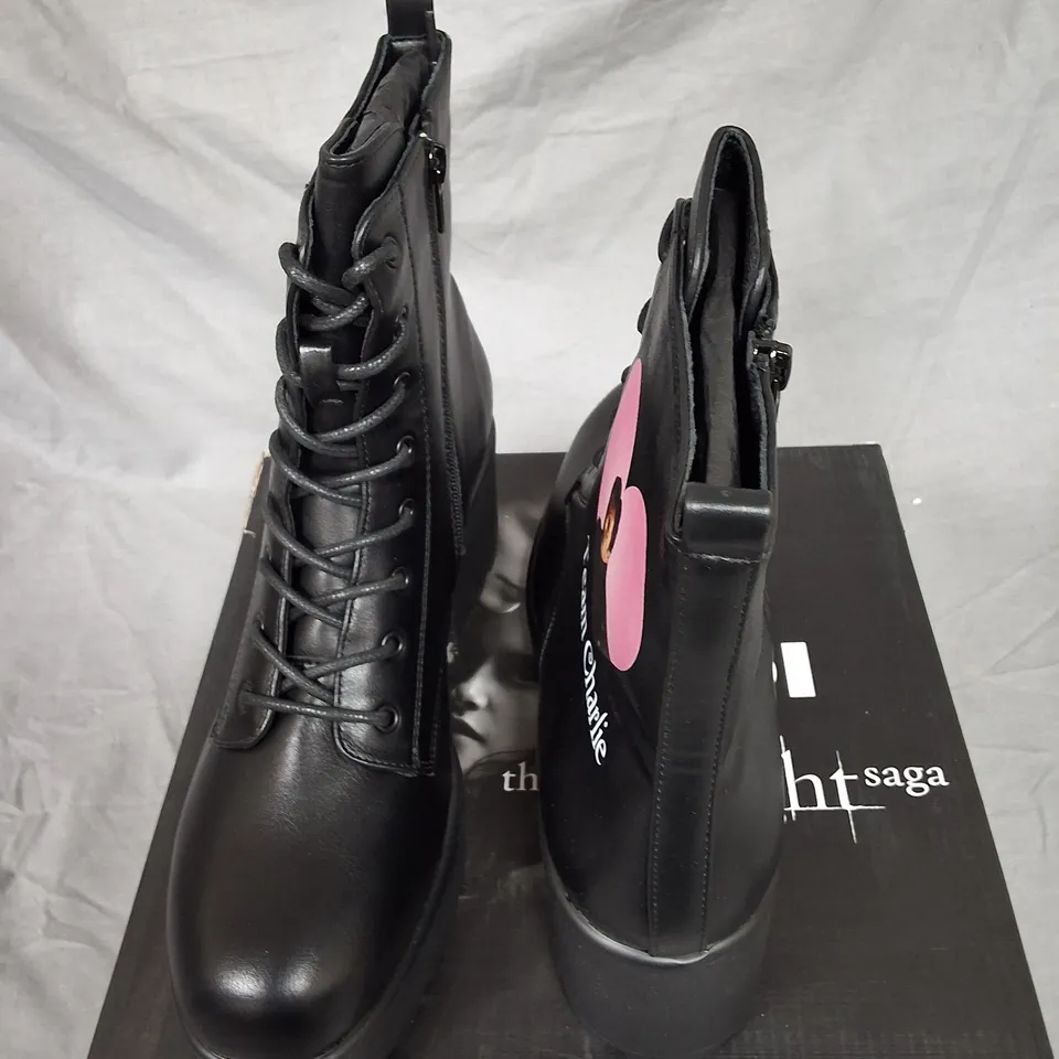 BOXED KOI TWIGHLIGHT TEAM CHARLIE MILITARY HOOTS IN BLACK- UK 10