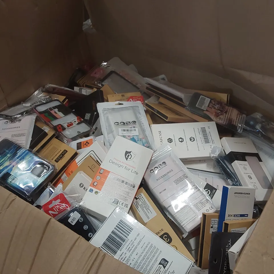 PALLET CONTAINING A VERY LARGE QUANTITY OF ASSORTED PHONE CASES 