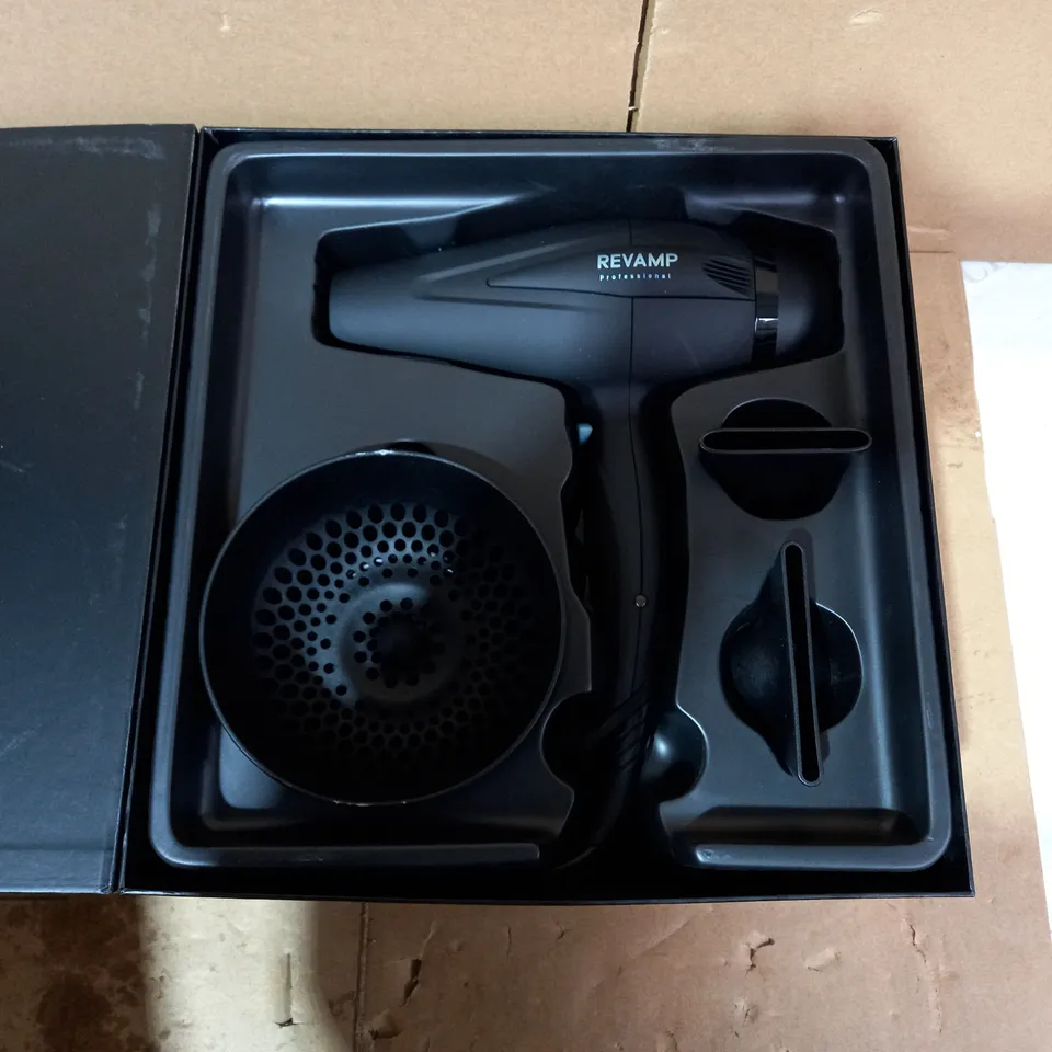 BOXED REVAMP PROGLOSS 5500 AC PROFESSIONAL 2400W DRYER
