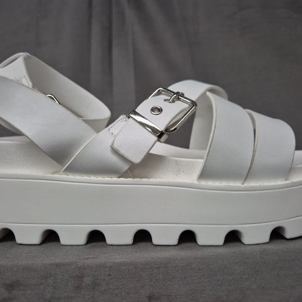 BOXED PAIR OF WHERE'S THAT FROM OPEN TOE PLATFORM STRAPPY SANDALS IN WHITE UK SIZE 7