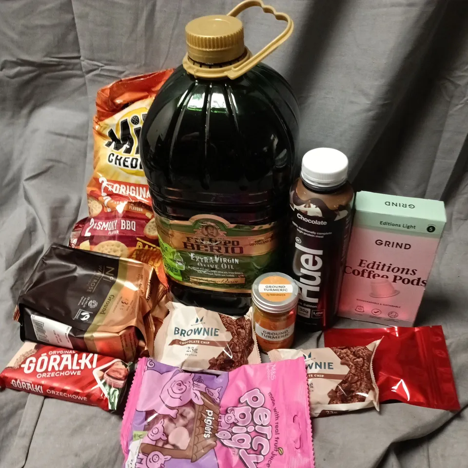 APPROXIMATELY 15 ASSORTED FOOD ITEMS TO INCLUDE GRIND COFFEE PODS, EXTRA VIRGIN OLIVE OIL, MYPROTEIN BROWNIE, ETC